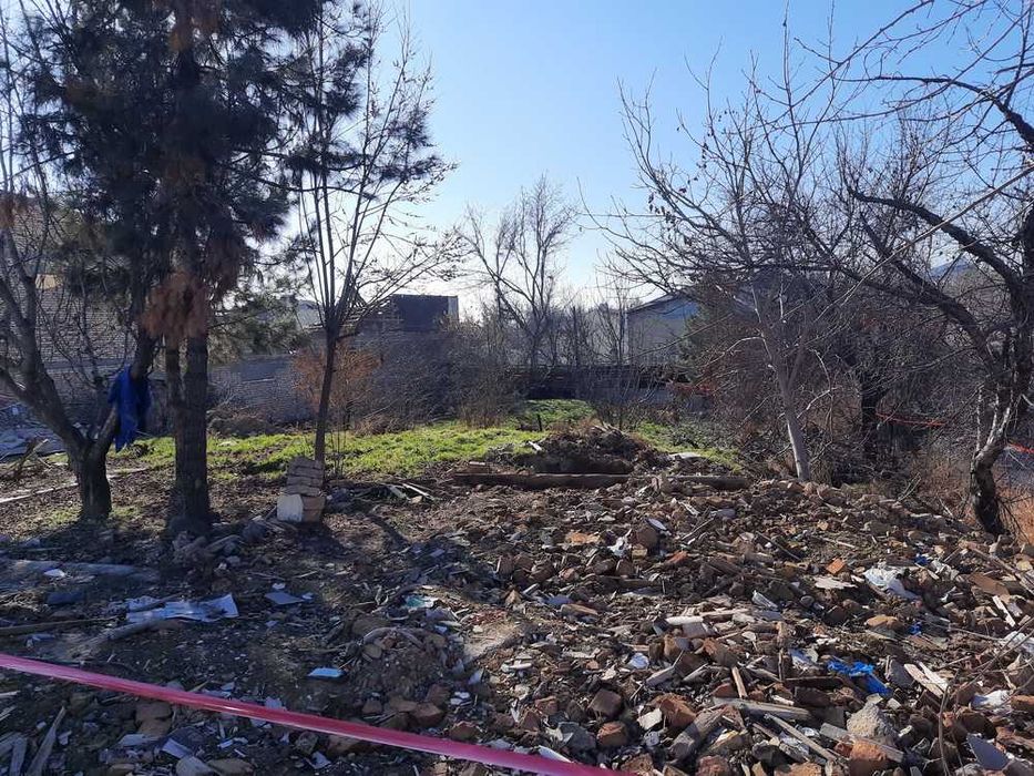 10 соток под застройку около экобазара вдоль  дороги (фасад 29 метров)