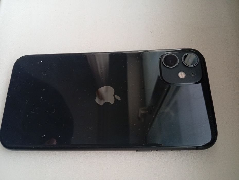 Продам 11 IPhone 70тыс, торг