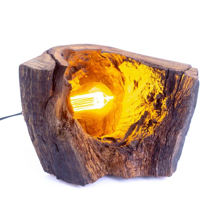 Lampă decorativă din lemn recuperat