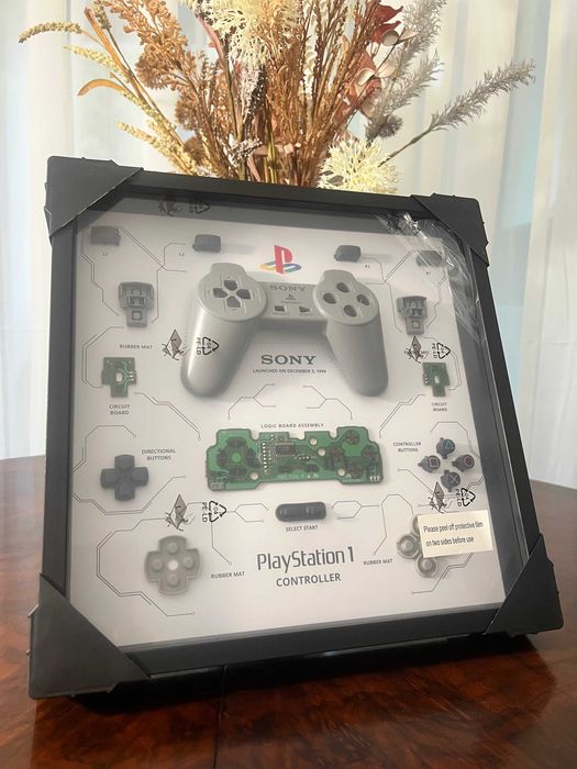 ShadowBox / Diorama Playstation 1 (1994) si Xbox One S (2016)