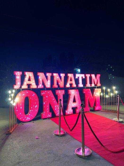 “JANNATIM ONAM” dekorotiv yozuvi sotiladi