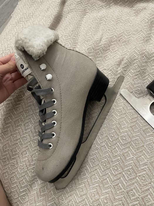 Продам коньки фигурные