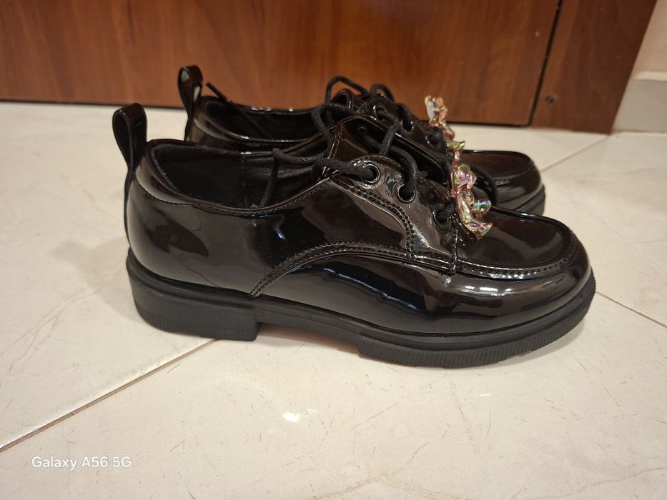 Детски черни обувки