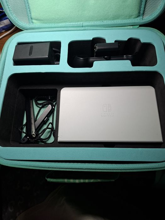 Nintendo switch oled  cu husa si geanta