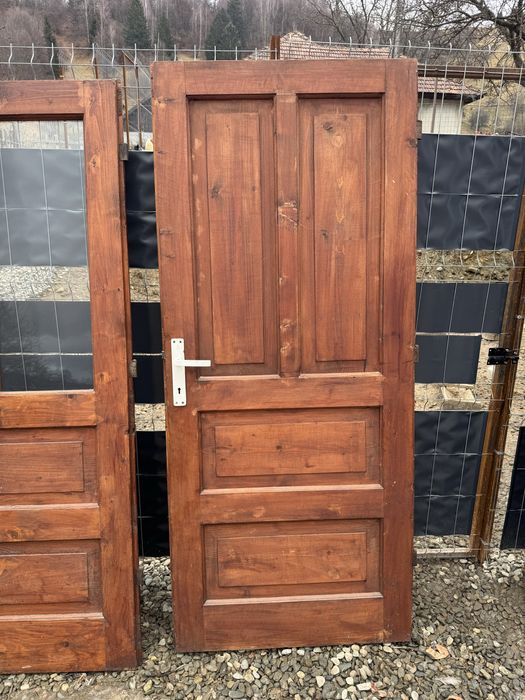 Usi din lemn masic de brad