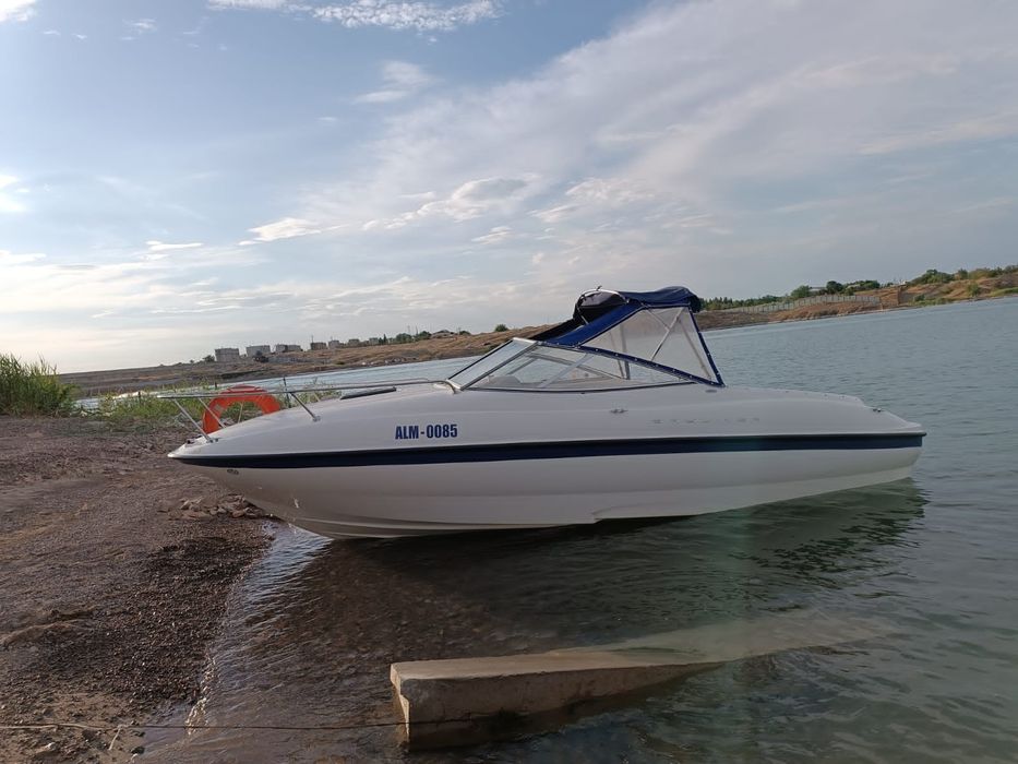 Продам катер Bayliner 212