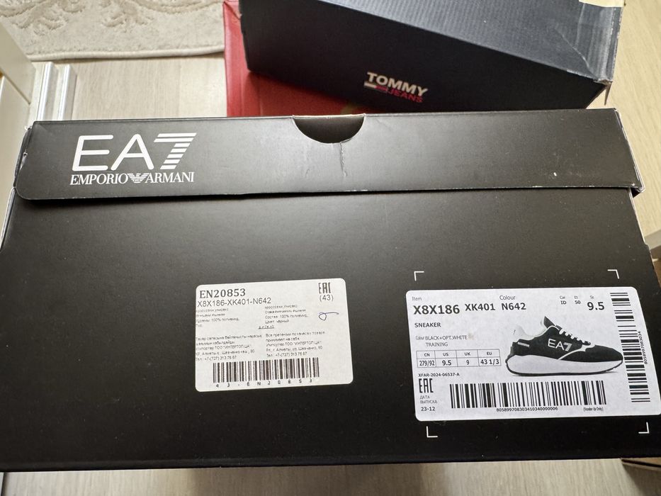 Продам обувь EA7