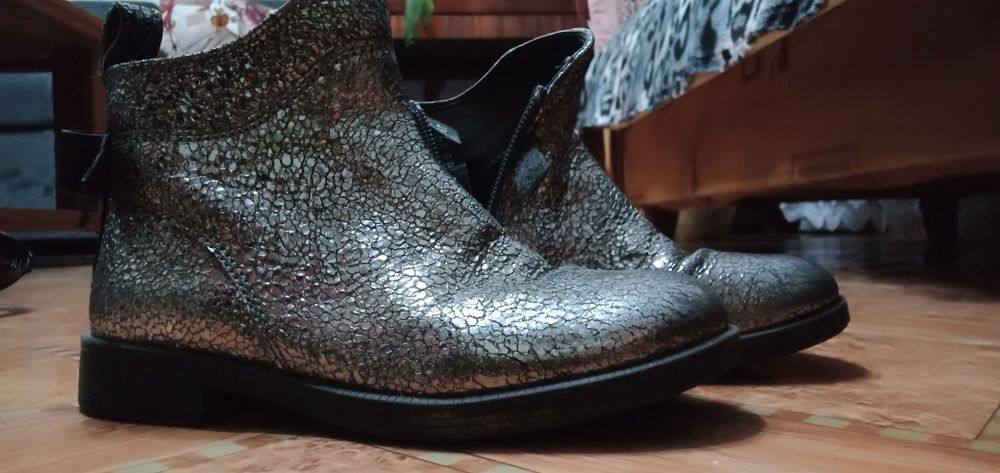 Продается детская обувь