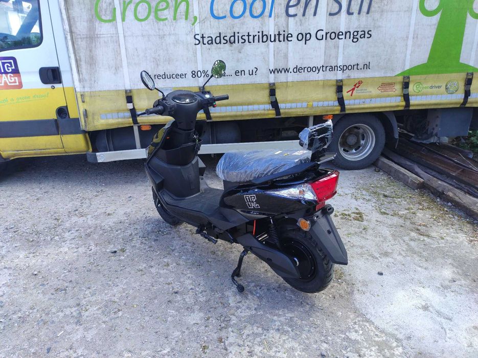 Електрически скутер черен модел ZB-S 2000W с регистрация в КАТ