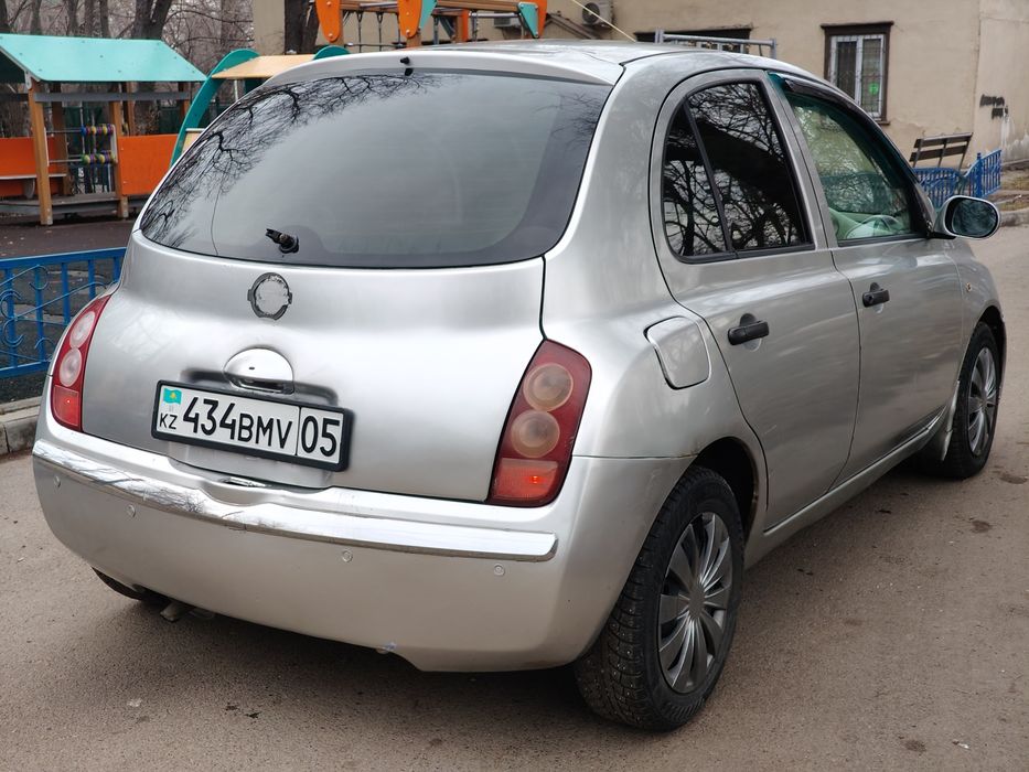 Nissan March 2002г