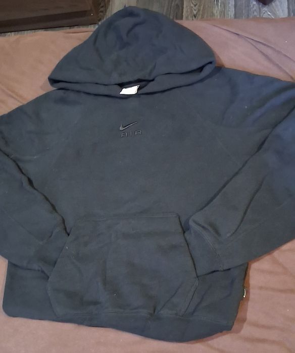 Nike Air суитшърт с качулка
Продавам оригинален суитшърт N
