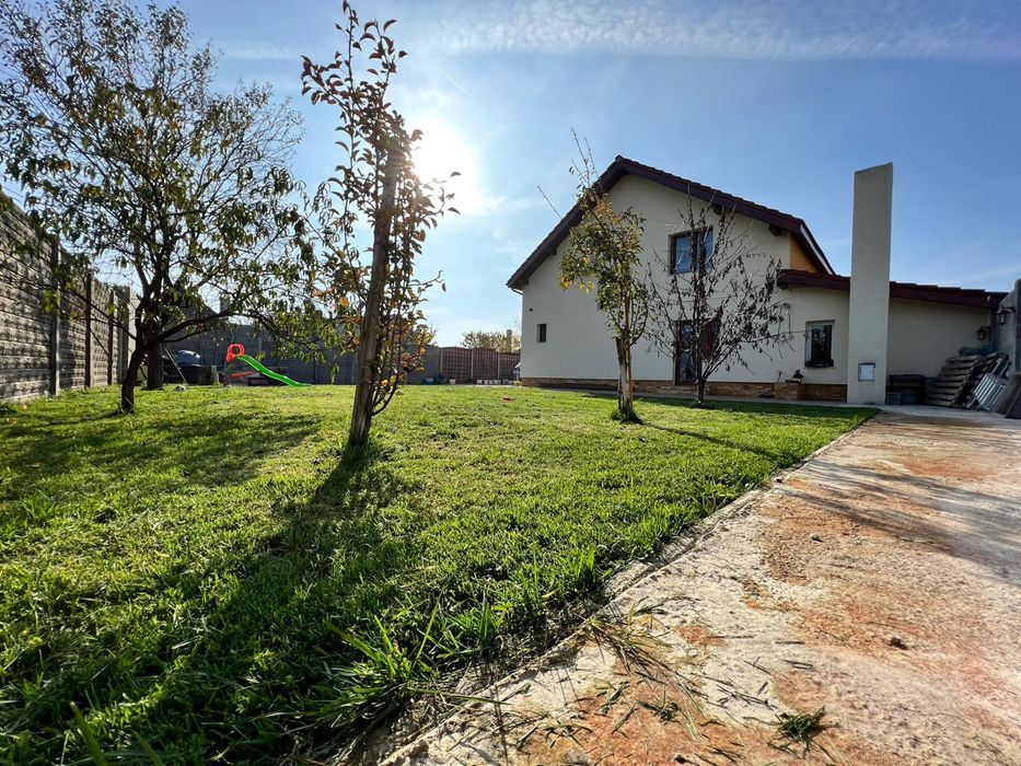 Vand casa cu etaj , in regim ( P+M)