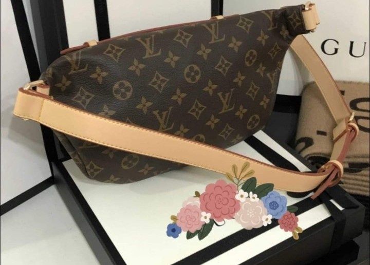 Borseta unisex, interior inscriptionat, curea reglabila, saculet, etic