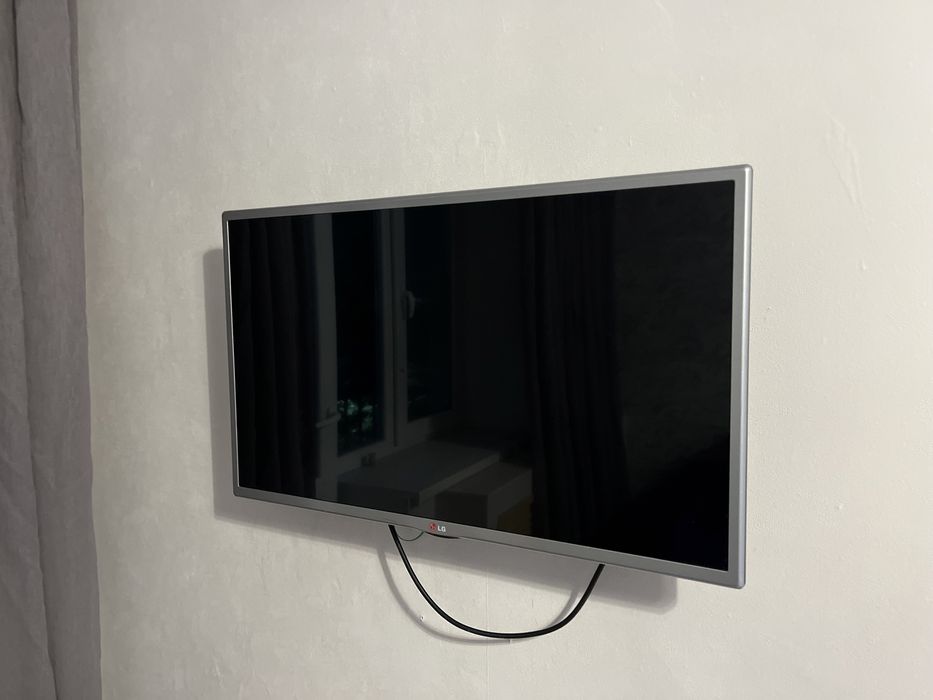 TV телевизор подвесной в отл состоянии