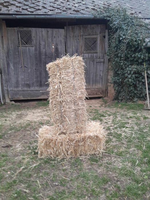 Baloți pătrați de paie