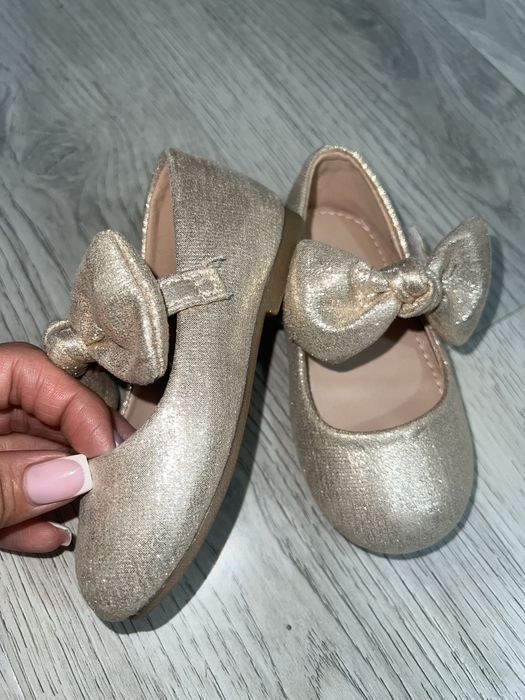 Новые красивые туфли для девочек