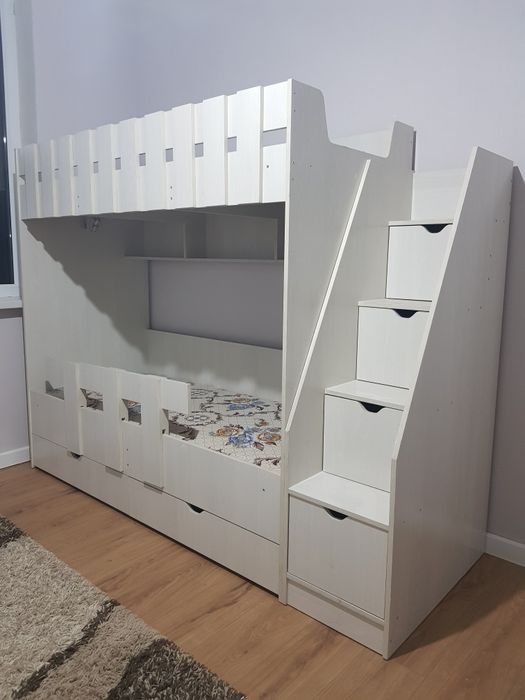 Двухярусная кровать