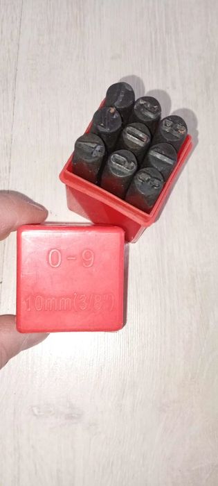 Продам шрифты: цифры 0-9, 10 мм.