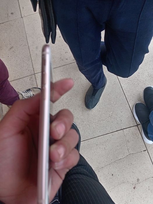 Srocna sotiladi IPhone 8 LLA