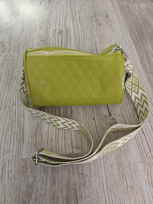 Дамска чанта с регулируема презрамка