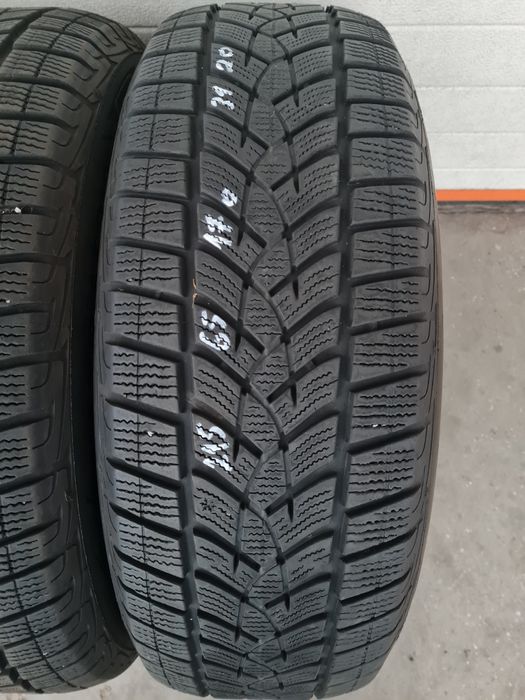 Зимни гуми 4 броя GOODYEAR UltraGrip 215 65 R17 доъщт 3120