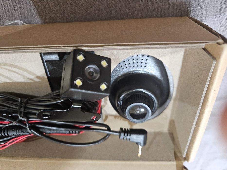 Видео регистратор с камера за задно виждане