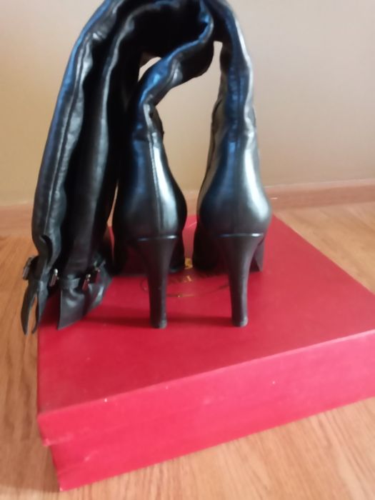 Сапоги высокие кожаные