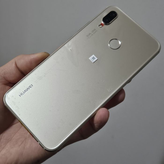 Huawei P20 lite,  64 / 4 gb, ca nou, cu husă