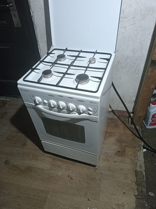 Продам газ плиту Гефес