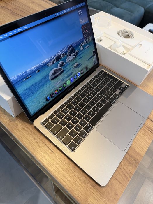 MacBook Air 13” 2020 M1 Chip 8GB RAM 256GB SSD