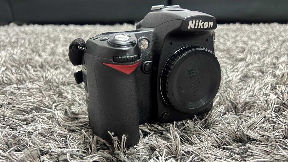 Nikon D90 + doua obiective + Blitz Nikon SB900