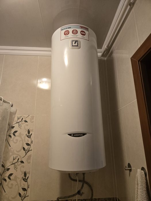 Водонагреватель ariston, 80 литров