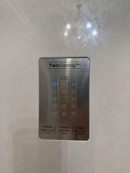 Холодильник Samsung