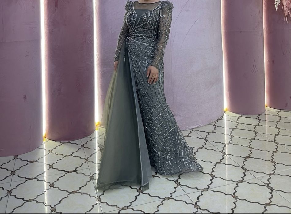 Продам шикарное вечернее платье ! Одевала 1 раз