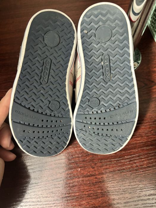 Продам детскую обувь