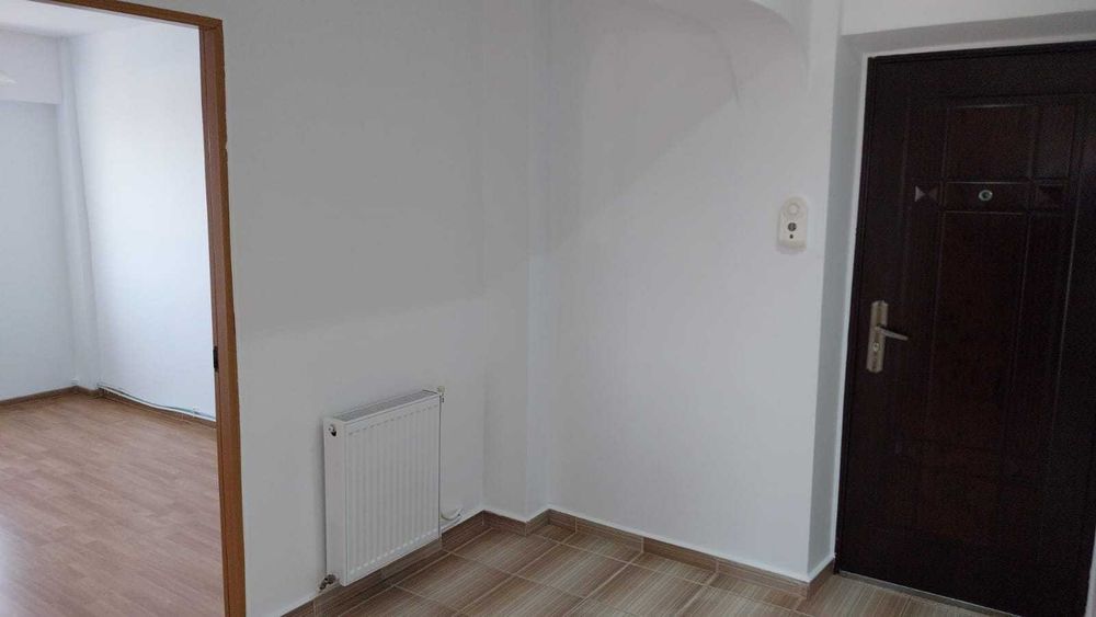 Vând apartament cu 2 camere, zonă centrală