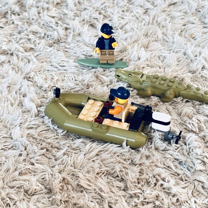 Lego creatie cu minifigurine