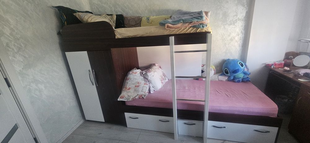 Pat supraetajat cu spațiu de depozitare