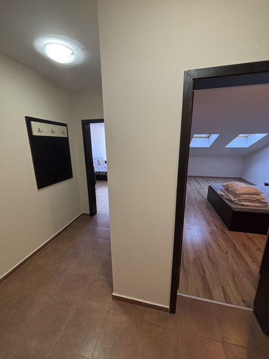 Просторен тристаен на метри от лифта