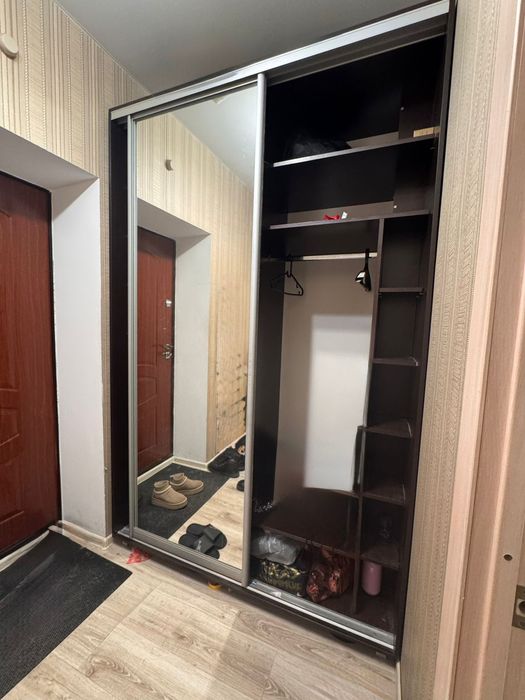 Продам шкаф с большими зеркалами