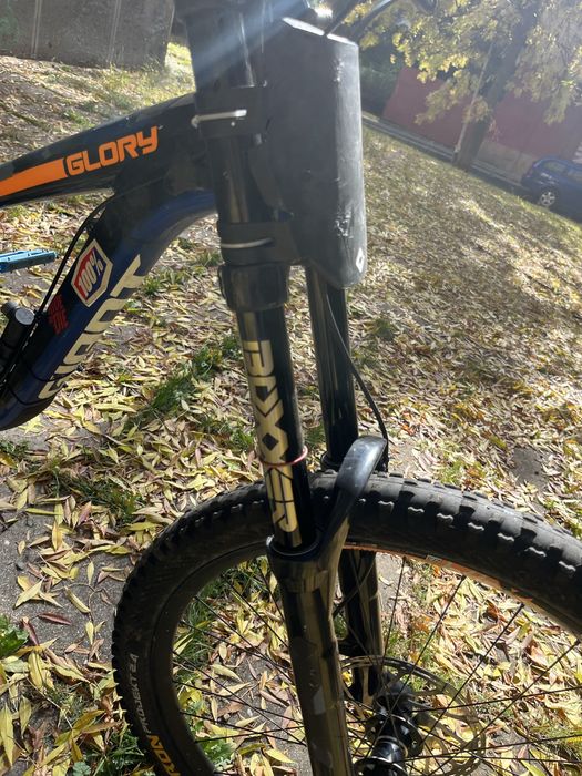 Downhill колел Giant glory 2018