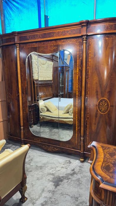 Продаётся Итальянский Спальный гарнитур