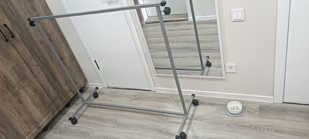 Напольная вешалка