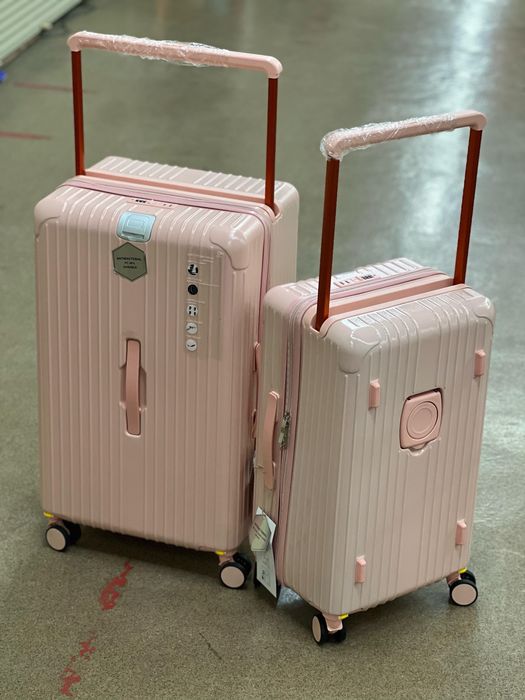 Чемодан с широкой ручкой