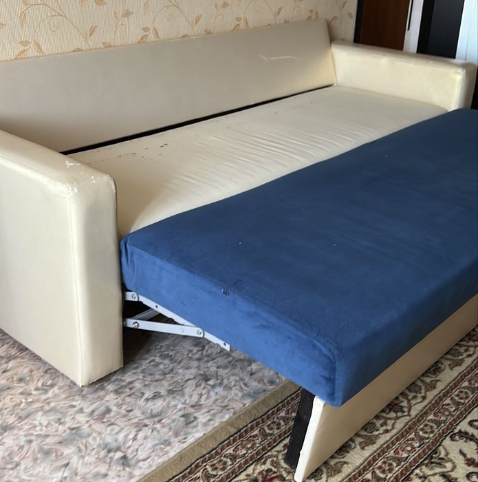 Диван раскладывается в хорошем состоянии.