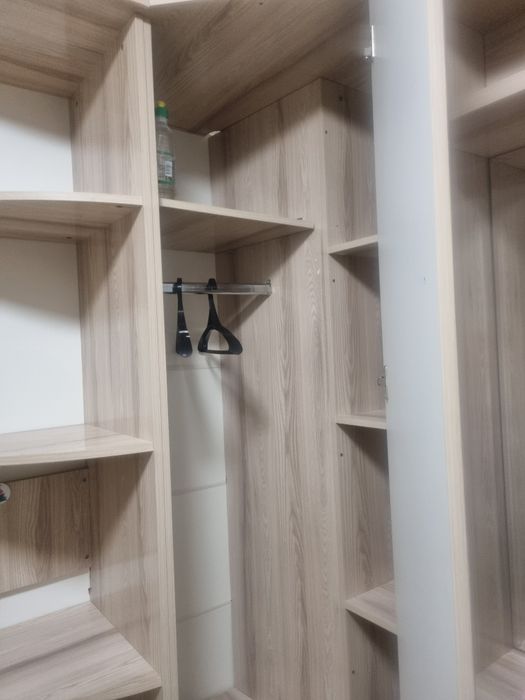 Продам    шкаф в прихожую.