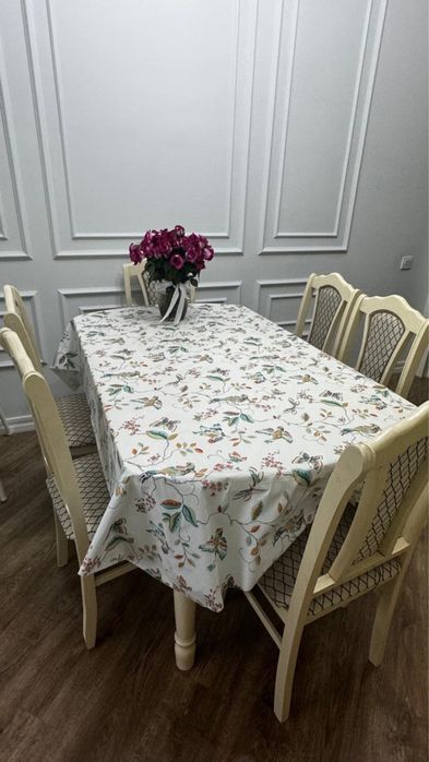 Стол со стульями