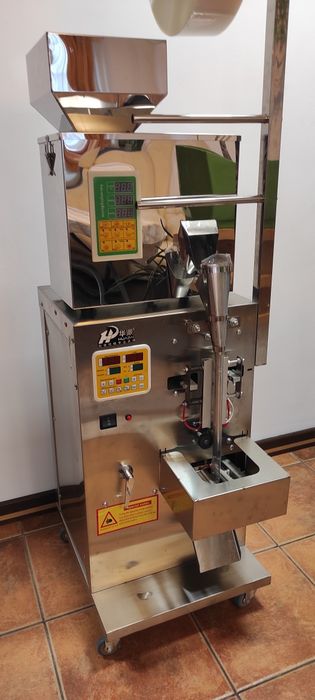 Masina automata de cântărit și impachetat produse granulare