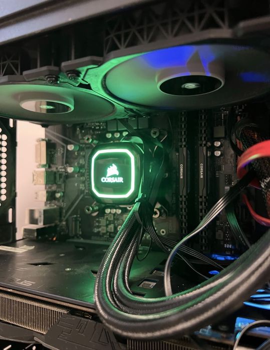 • Corsair H100x RGB • AIO 240 mm •