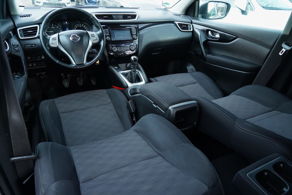 Nissan Qashqai 2015 1.6 Diesel  4x4 Tekna / Garantie 2 Ani motor cutie complet / Transport la domicliu / Rate doar cu buletinul / Revizie Ulei filtre